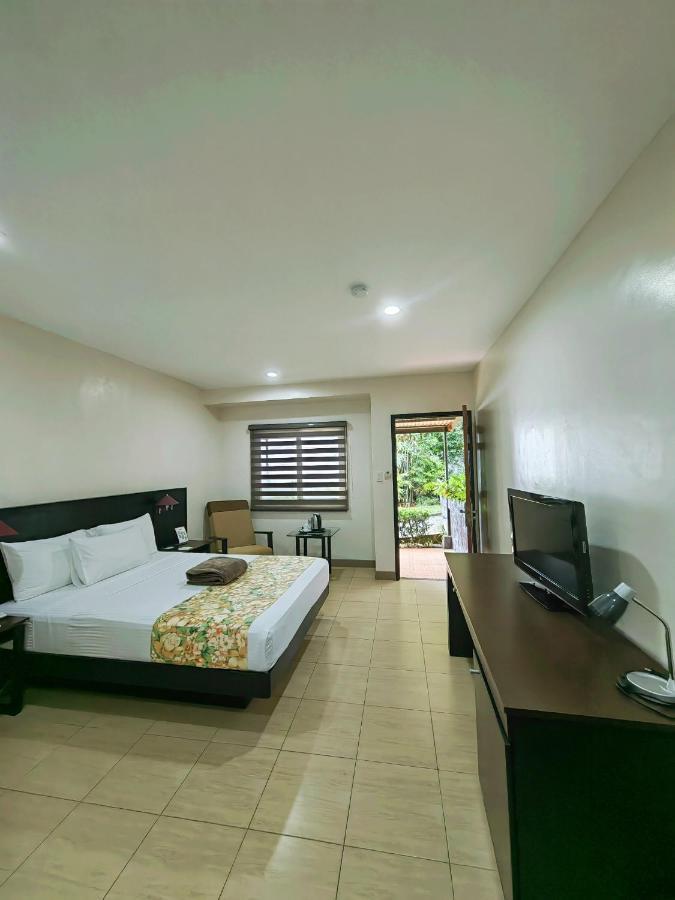 Batangas Country Club Hotell Exteriör bild