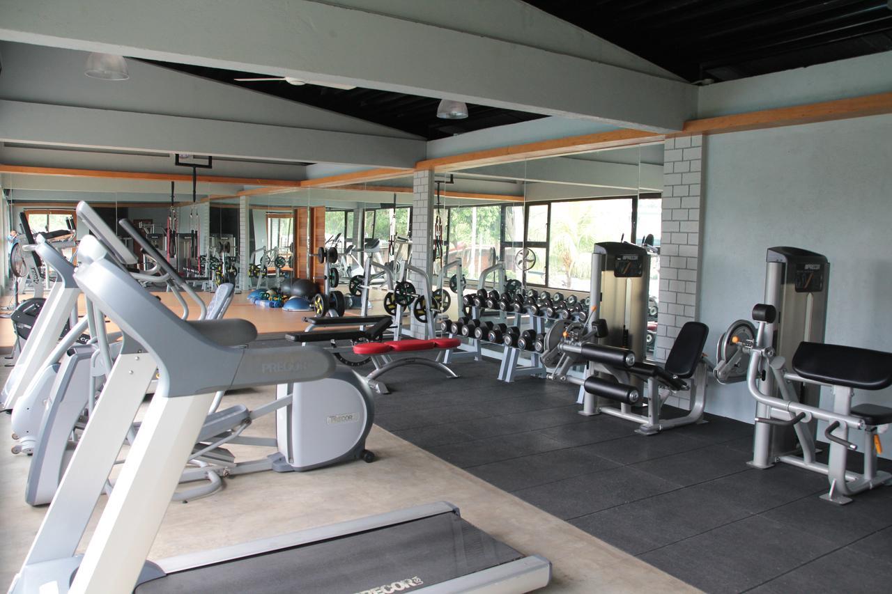 Batangas Country Club Hotell Exteriör bild