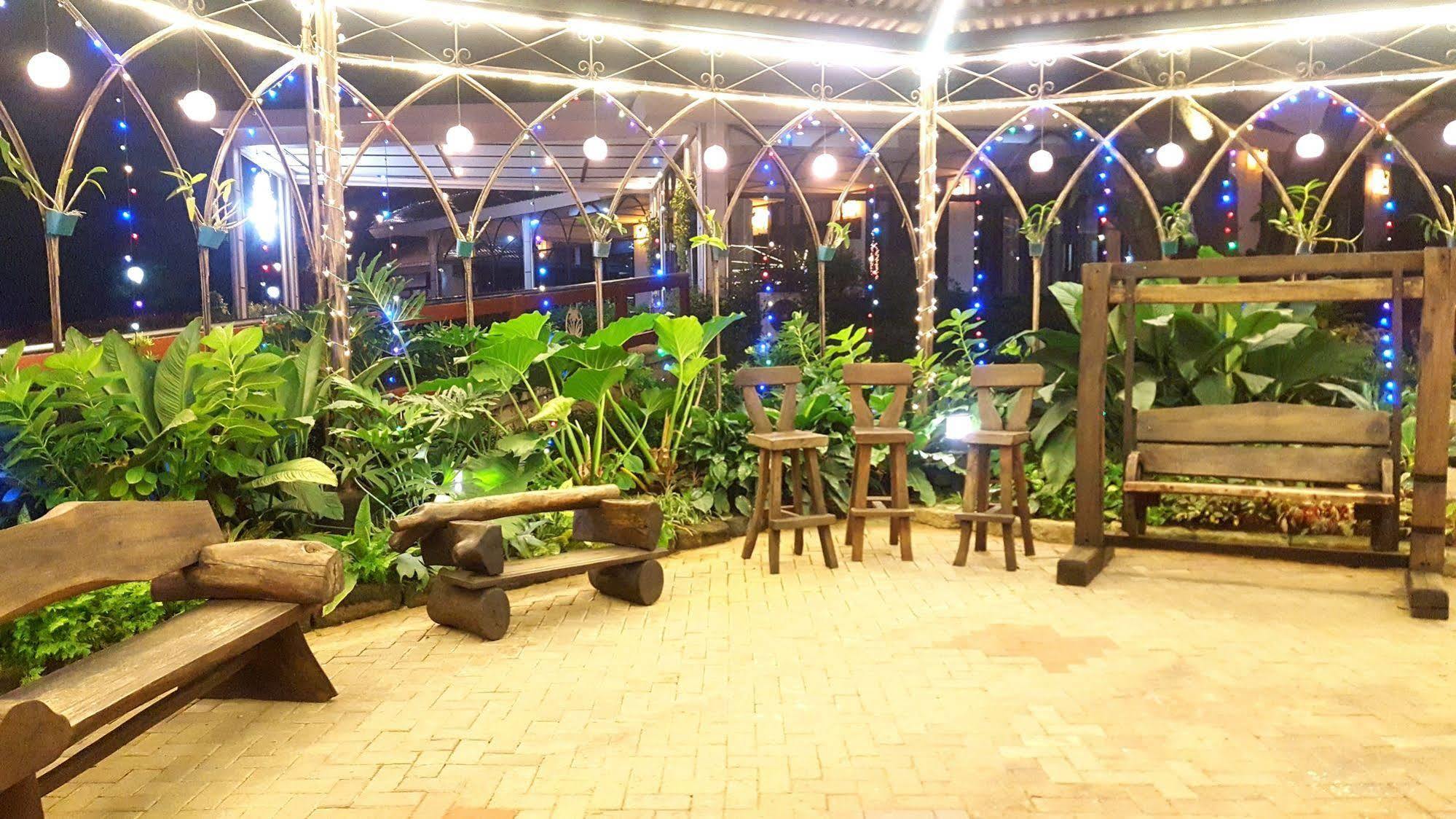 Batangas Country Club Hotell Exteriör bild