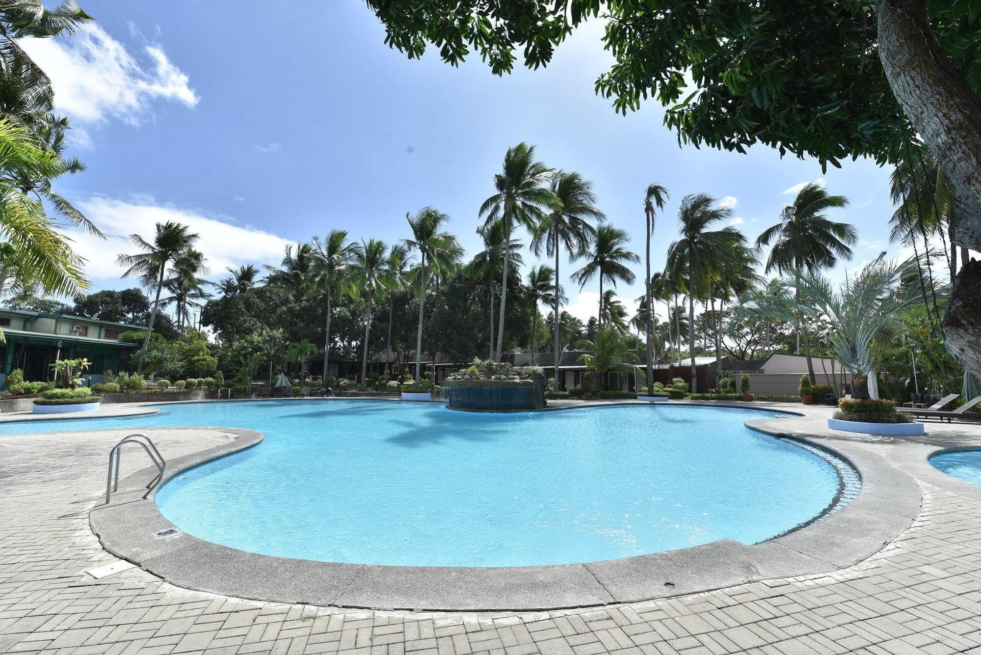 Batangas Country Club Hotell Exteriör bild