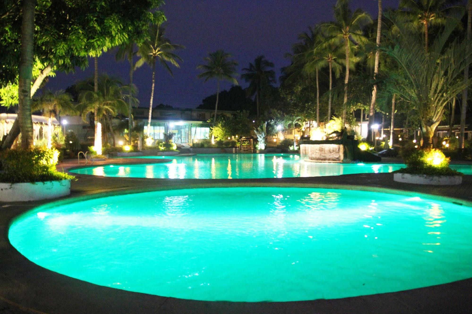 Batangas Country Club Hotell Exteriör bild