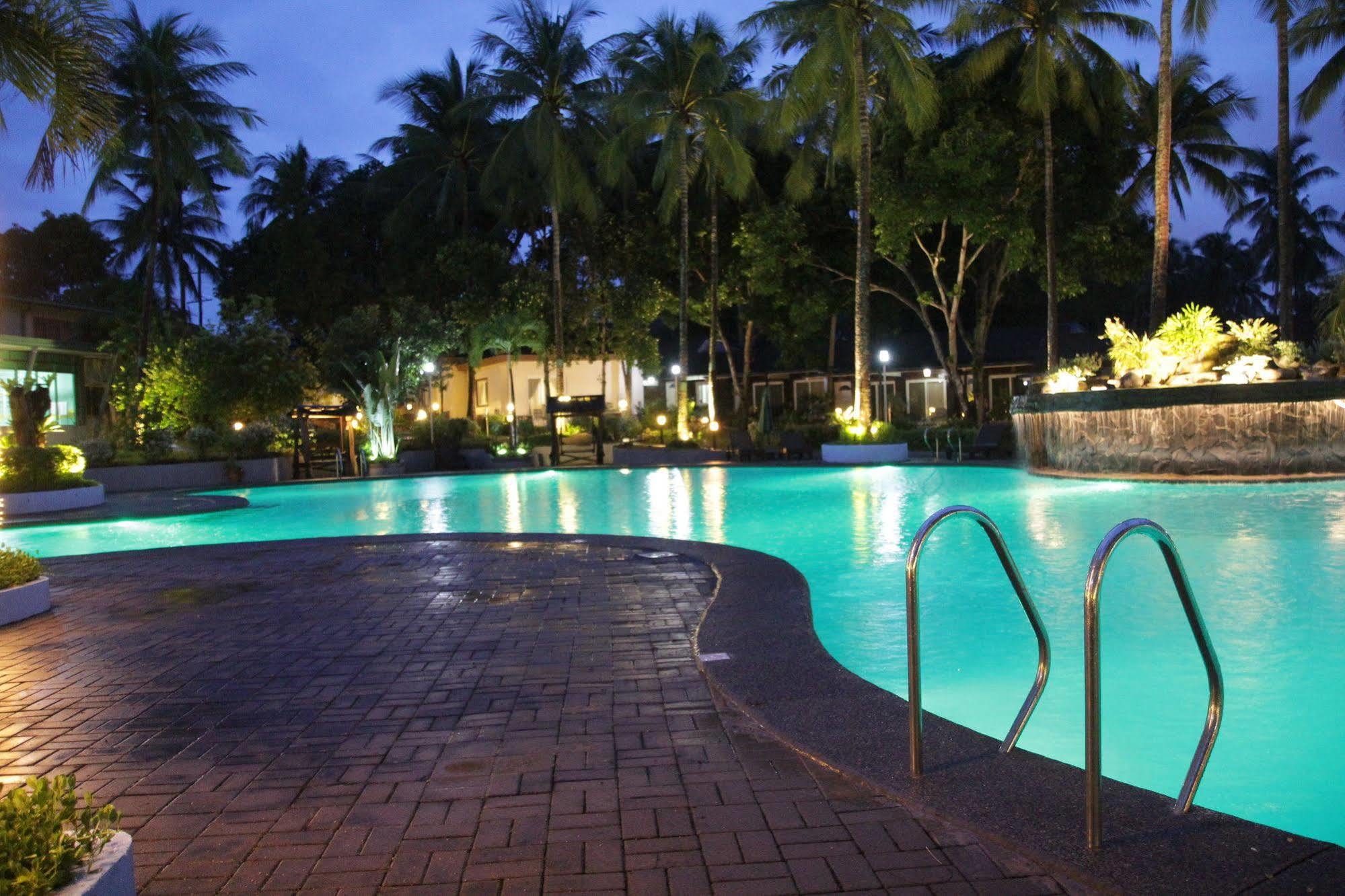 Batangas Country Club Hotell Exteriör bild