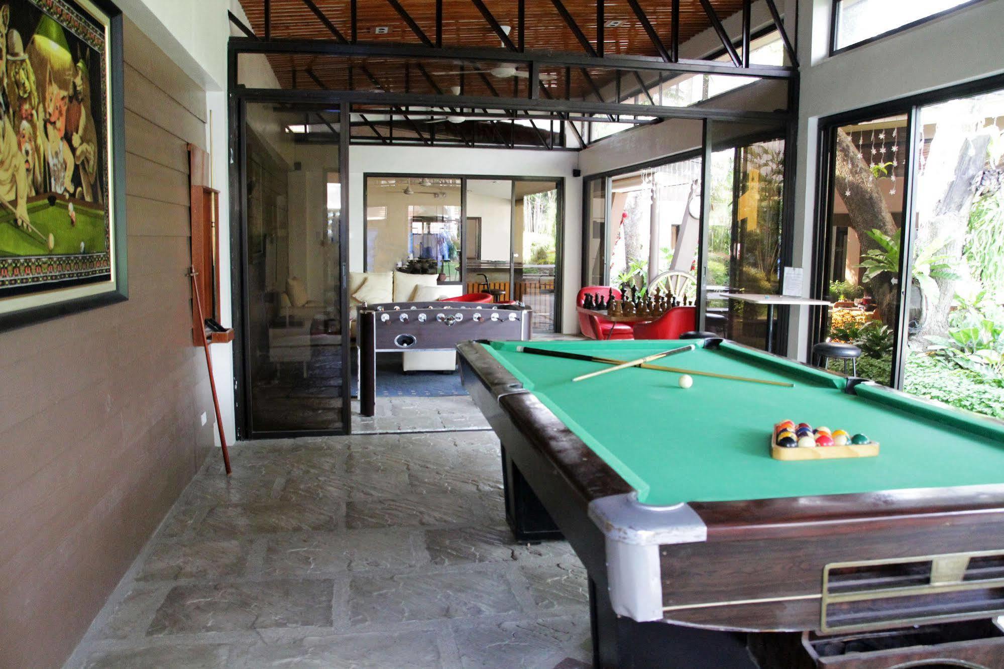 Batangas Country Club Hotell Exteriör bild