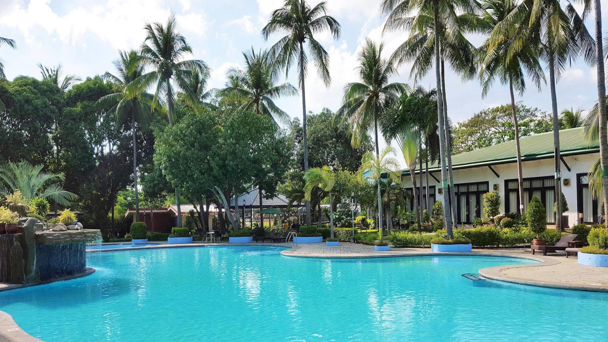 Batangas Country Club Hotell Exteriör bild